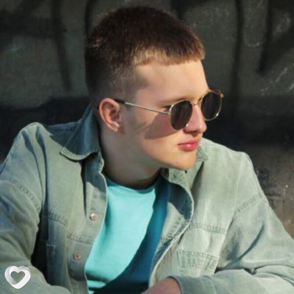 Артём