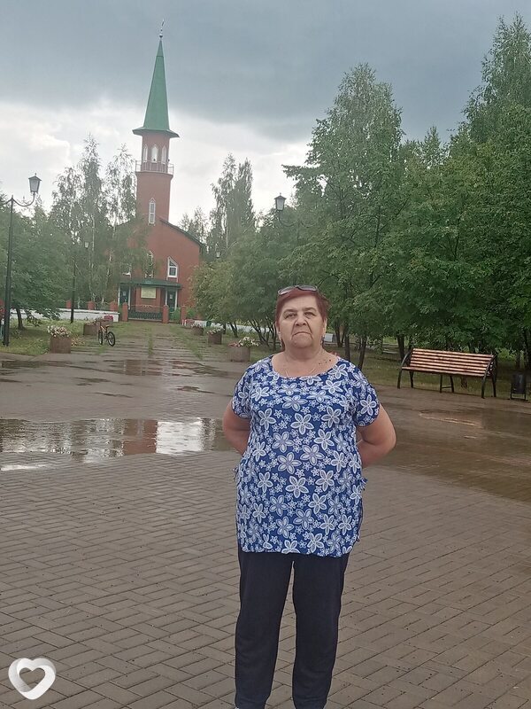 Оля