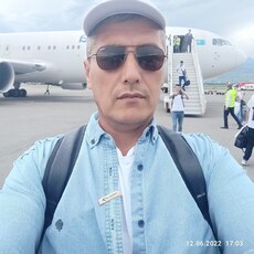 Артём